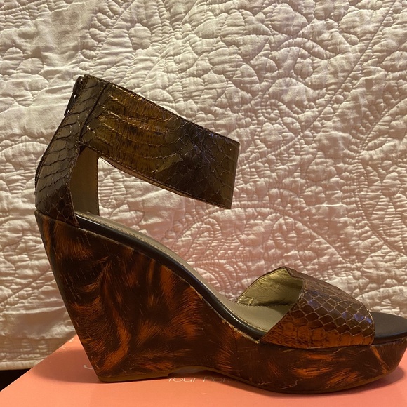 ISOLA wedge platform sandal, Sz 6.5, Bronze - Picture 7 of 10